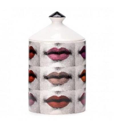 Candela Fornasetti stampa rossetti in porcellana